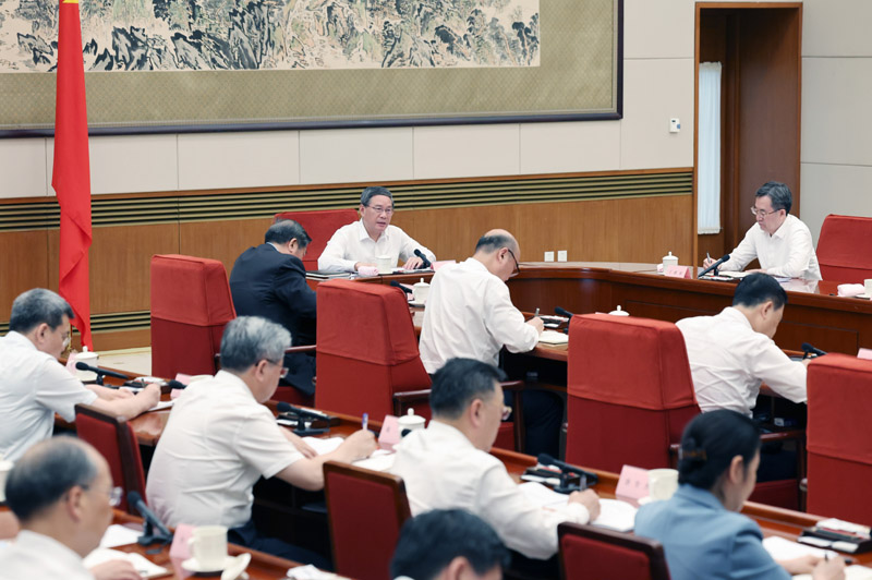 以“加快發(fā)展數(shù)字經(jīng)濟，促進數(shù)字技術與實體經(jīng)濟深度融合”為主題，進行第三次專題學習