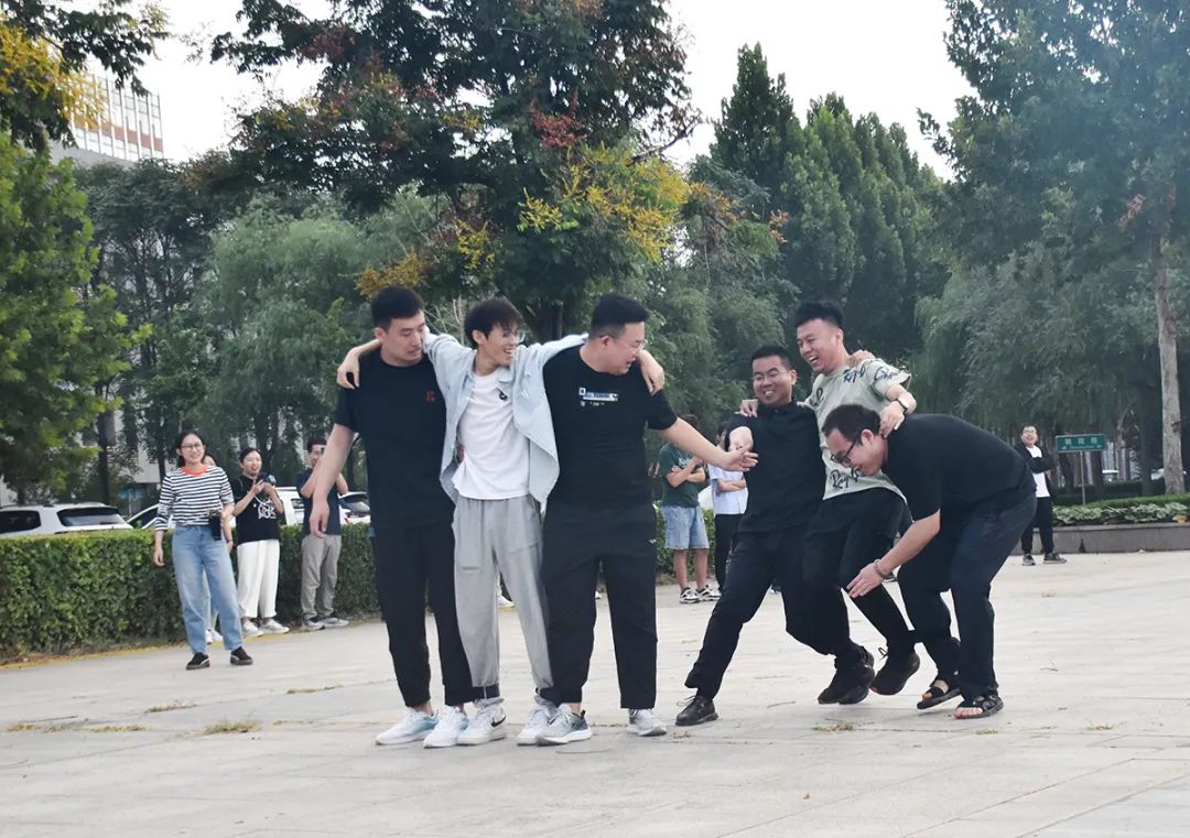環(huán)球軟件舉行“迎中秋，慶國慶”員工趣味運動會